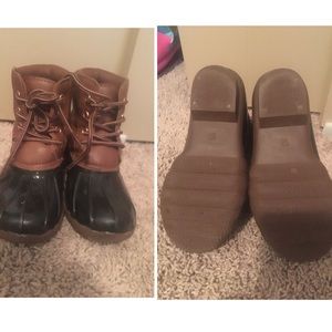 Kids duck boots sz 12